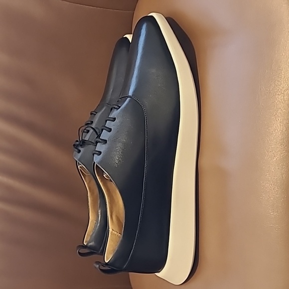 Men's Express Black Leather Performance Hybrid Dress Sneakers - Picture 3 of 7